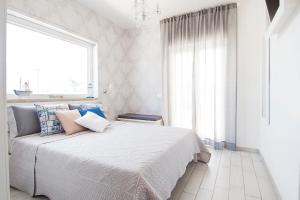 Un pat sau paturi într-o cameră la Apulianstay-Hellen House