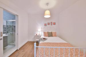 Postel nebo postele na pokoji v ubytování Alacati Sorf Hotel