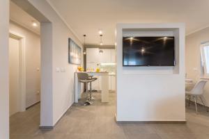 TV a/nebo společenská místnost v ubytování Luxury Apartment Beyond