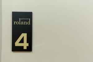 Certifikát, ocenenie alebo iný dokument vystavený v ubytovaní Roland Apartments