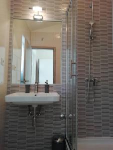 Bagno di Room with garden