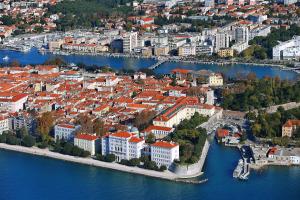 Nespecifikovaný výhled na destinaci Zadar nebo výhled na město při pohledu z apartmánu
