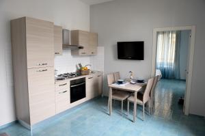 Kuchyňa alebo kuchynka v ubytovaní Casa del Porto al Borgo Marinari