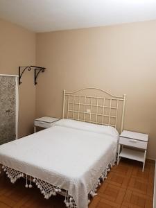 Een bed of bedden in een kamer bij Pensión Susierra