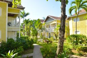 Vrt pred nastanitvijo Merrils Beach Resort II