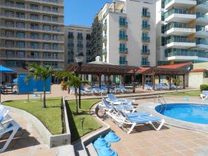 Swimming pool sa o malapit sa Astur Hotel & Residence