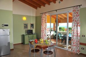a kitchen and dining room with a table and chairs at Casale el galet in Moniga