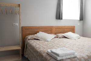 Łóżko lub łóżka w pokoju w obiekcie Pension Casa Maruja