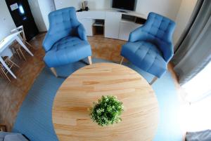 two blue chairs and a table in a living room at TRH Tirant Playa in Fornells