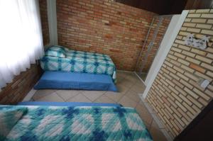 Un pat sau paturi într-o cameră la Residencial Costa Mar
