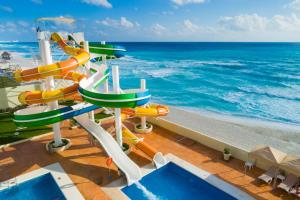 Bazén v ubytování Crown Paradise Club Cancun - All Inclusive nebo v jeho okolí