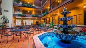 The swimming pool at or close to Best Western El Grande Inn