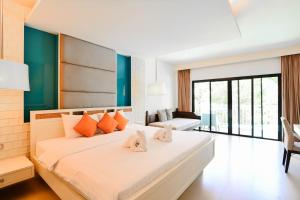 เตียงในห้องที่ Krabi Tipa Resort - SHA EXTRA PLUS