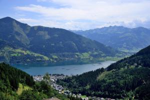 a view of a lake in the middle of a valley at Berghotel Jaga-Alm in Zell am See