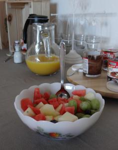 Jedlo v ubytovaní bed & breakfast alebo blízkom okolí