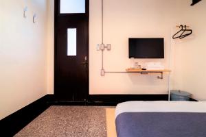 TV i/ili zabavni centar u objektu With Inn Hostel