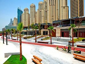 Photo de la galerie de l'établissement Luxury Casa - Elite Marina 1 Bedroom Apartment - JBR Beach, à Dubaï