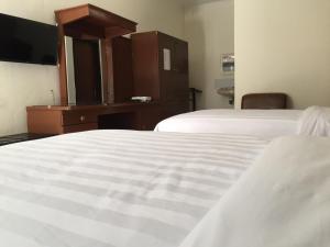 Postelja oz. postelje v sobi nastanitve Parama Hotel