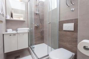 Koupelna v ubytování Guest house Ivan Ledic + 37 fotografií