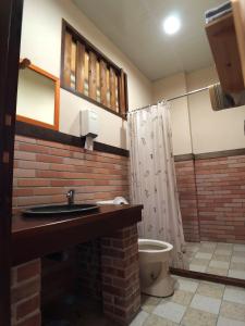 Ett badrum på Jiji Village Villa B&B