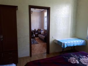 Postel nebo postele na pokoji v ubytování Guest House in Sarpi