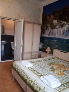 Giường trong phòng chung tại Guest House in Sarpi