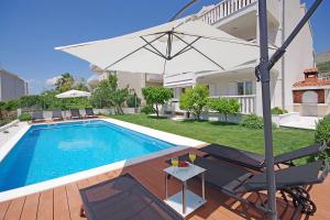 Bazén v ubytovaní Luxury penthouse Eva alebo v jeho blízkosti