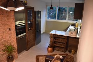 Kuchyňa alebo kuchynka v ubytovaní Đeni luxury apartment