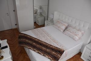 Posteľ alebo postele v izbe v ubytovaní Đeni luxury apartment