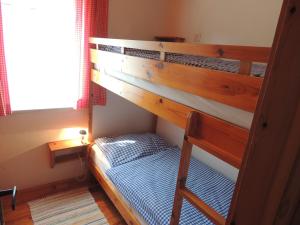 two bunk beds in a room with a window at Ferienhäuser Zak in Sankt Kanzian