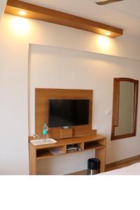 TV a/nebo společenská místnost v ubytování The Three Oaks Boutique Hotel
