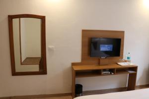 TV a/nebo společenská místnost v ubytování The Three Oaks Boutique Hotel