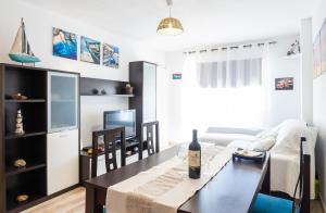 Televízia a/alebo spoločenská miestnosť v ubytovaní Marina House Corralejo Center