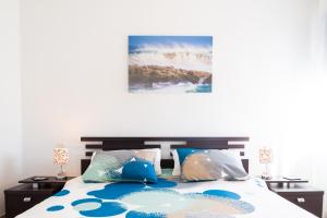 Posteľ alebo postele v izbe v ubytovaní Marina House Corralejo Center