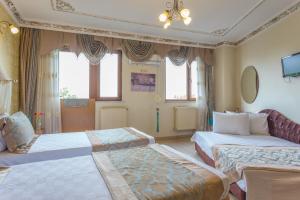 A bed or beds in a room at Seahouse Suites