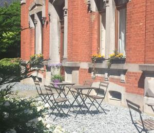 ヌシャトーにあるLa Citadine-Gîte citadinのギャラリーの写真 +2枚の写真