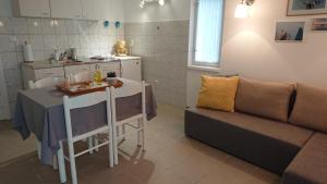 Kuchyň nebo kuchyňský kout v ubytování Apartman Kursar