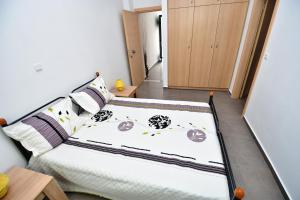 Ein Bett oder Betten in einem Zimmer der Unterkunft Sunflower Apartments