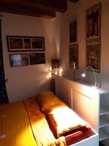 Katil atau katil-katil dalam bilik di Isole Cheradi -San Francesco