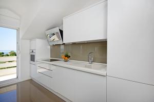 Kuchyňa alebo kuchynka v ubytovaní Luxury penthouse Eva
