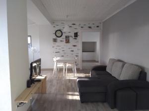 a living room with a couch and a table at Casa do Sol Posto in Faja Grande