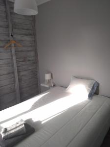 a bedroom with a large white bed in a room at Casa do Sol Posto in Faja Grande