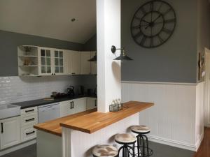 Cucina o angolo cottura di Oak Tree Lodge