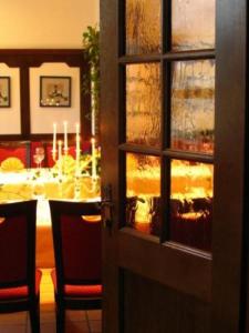 a dining room with a table and a door with a dining room at Hotel Ickhorn in Werne an der Lippe