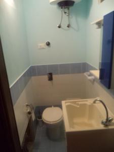 A bathroom at CASA DELL'ARCO