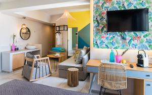TV a/nebo společenská místnost v ubytování Sunshine Boutique Hotel