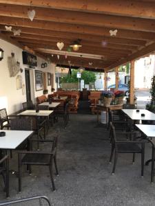 an empty dining room with tables and chairs at Gästehaus Chaplin in Kempten