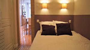 Giường trong phòng chung tại Little Suite - Antonin