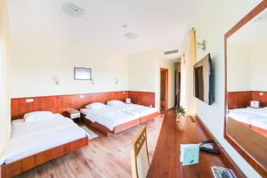 Postel nebo postele na pokoji v ubytování Hotel Merlot