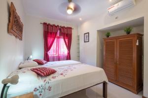 a bedroom with a large bed and a window at Dennis Holiday Bungalow in Jasri